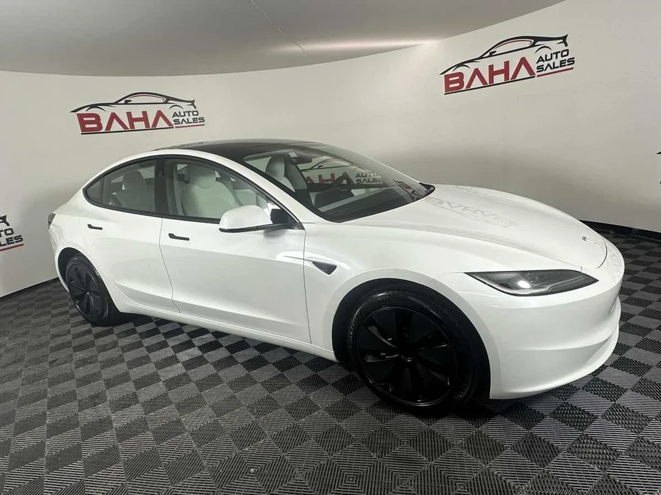 2025 Tesla Model 3 - Image 11 of 21