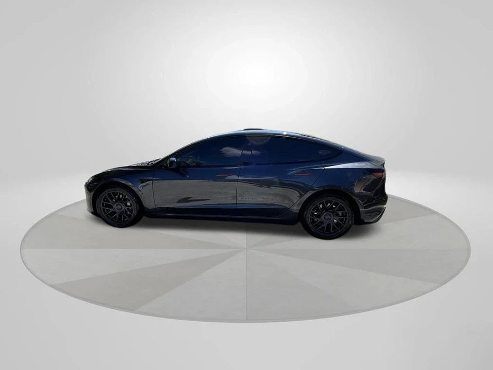 2025 Tesla Model 3 - Image 4 of 12