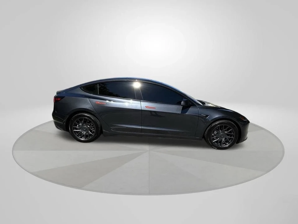 2025 Tesla Model 3 - Image 8 of 12