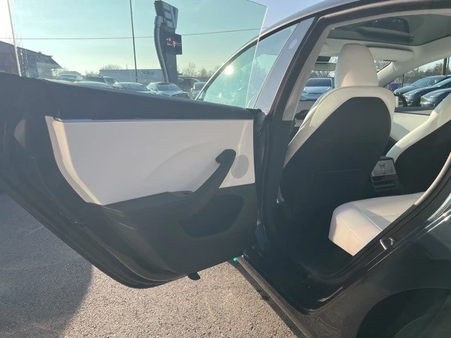 2025 Tesla Model 3 - Image 9 of 21