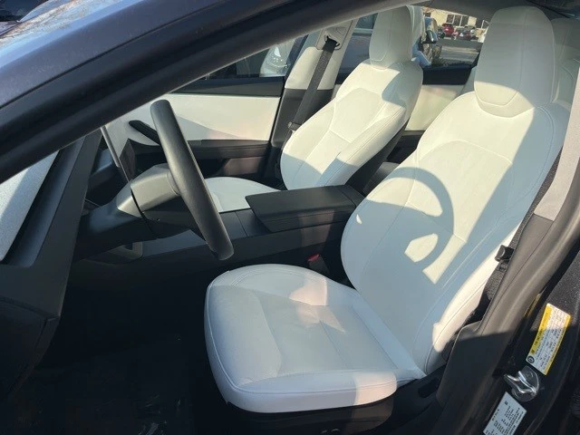 2025 Tesla Model 3 - Image 8 of 21