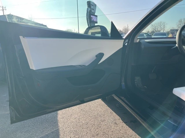 2025 Tesla Model 3 - Image 6 of 21