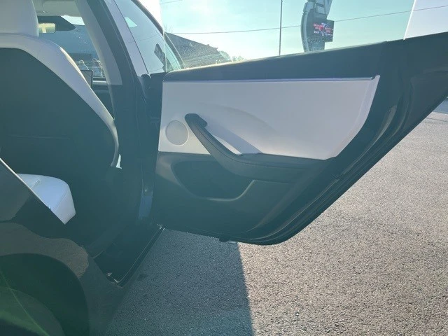 2025 Tesla Model 3 - Image 13 of 21