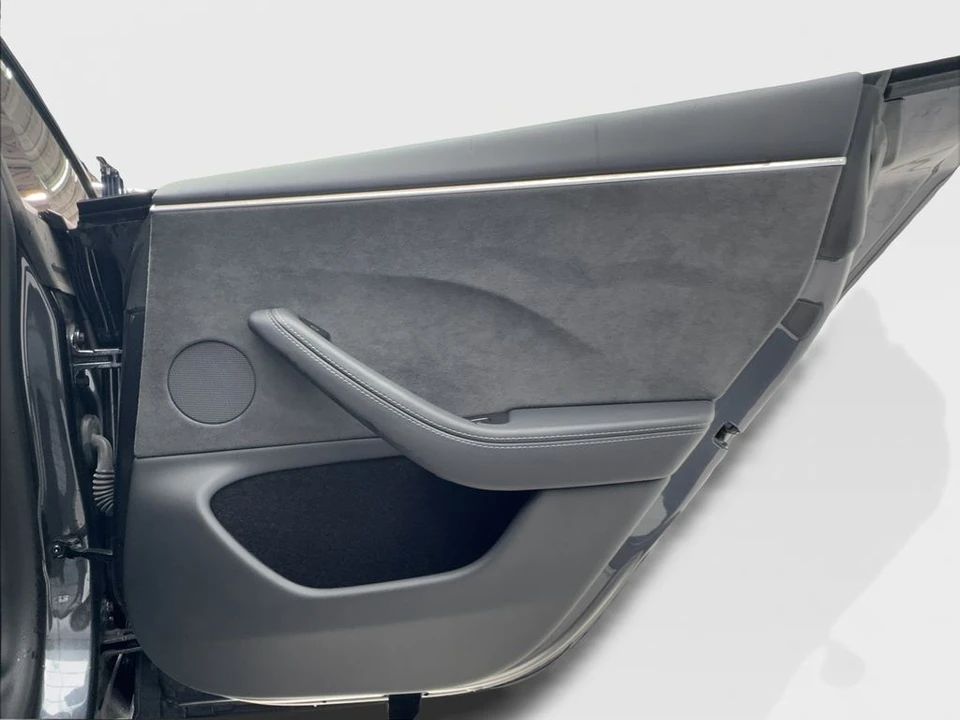 2025 Tesla Model 3 - Image 26 of 31