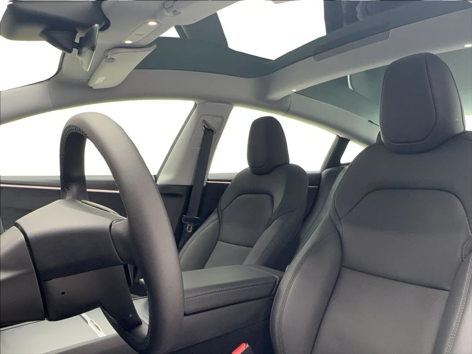 2025 Tesla Model 3 - Image 14 of 31