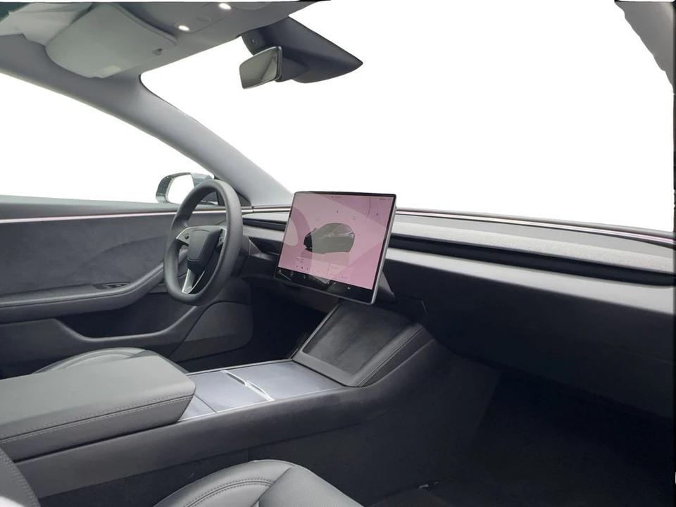 2025 Tesla Model 3 - Image 28 of 31