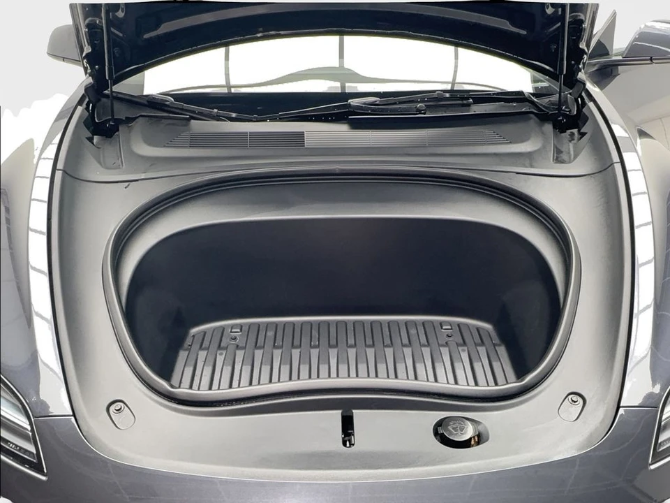 2025 Tesla Model 3 - Image 30 of 31