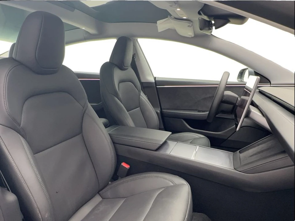 2025 Tesla Model 3 - Image 20 of 31