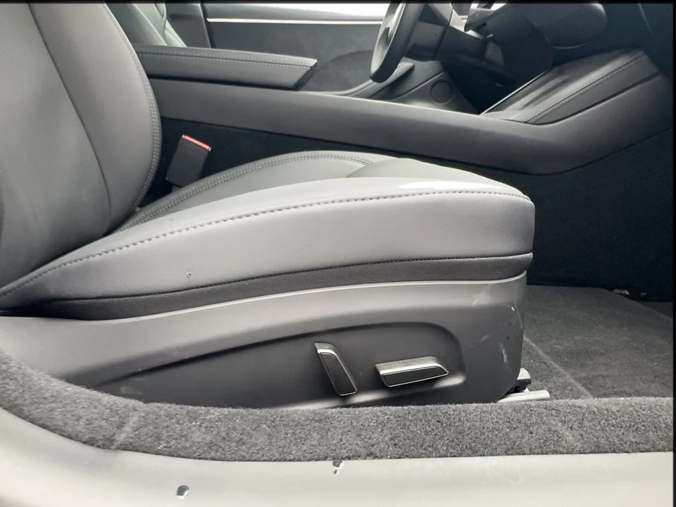 2025 Tesla Model 3 - Image 21 of 31