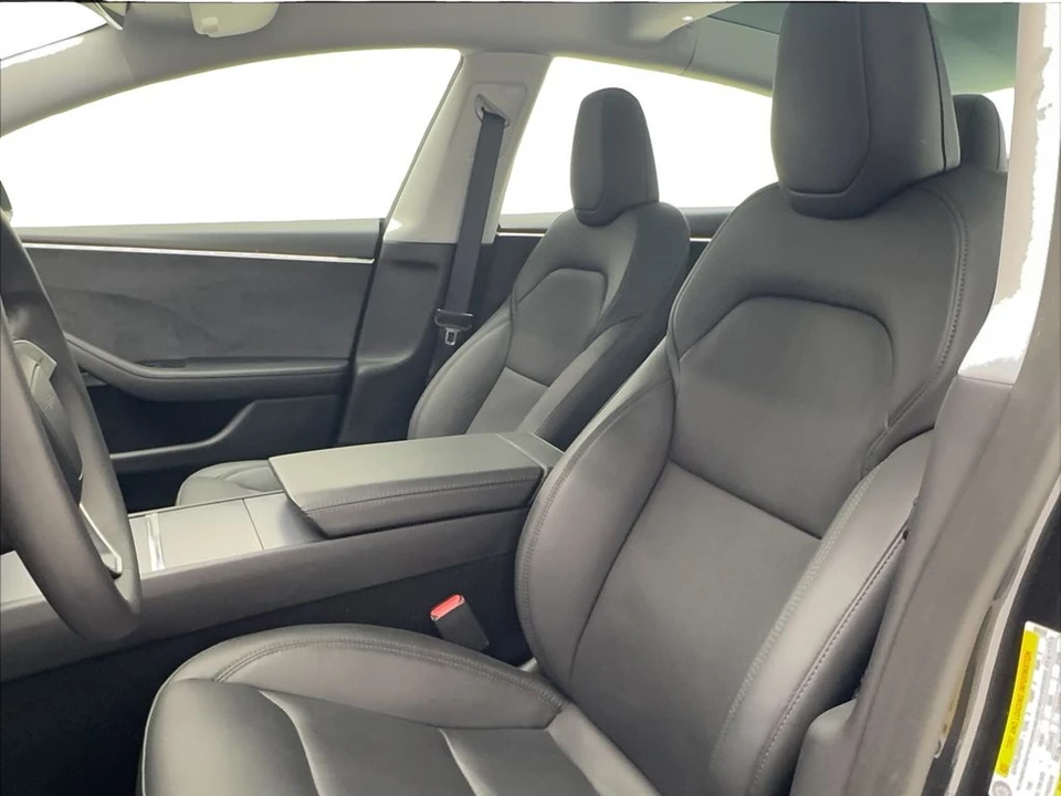 2025 Tesla Model 3 - Image 16 of 31