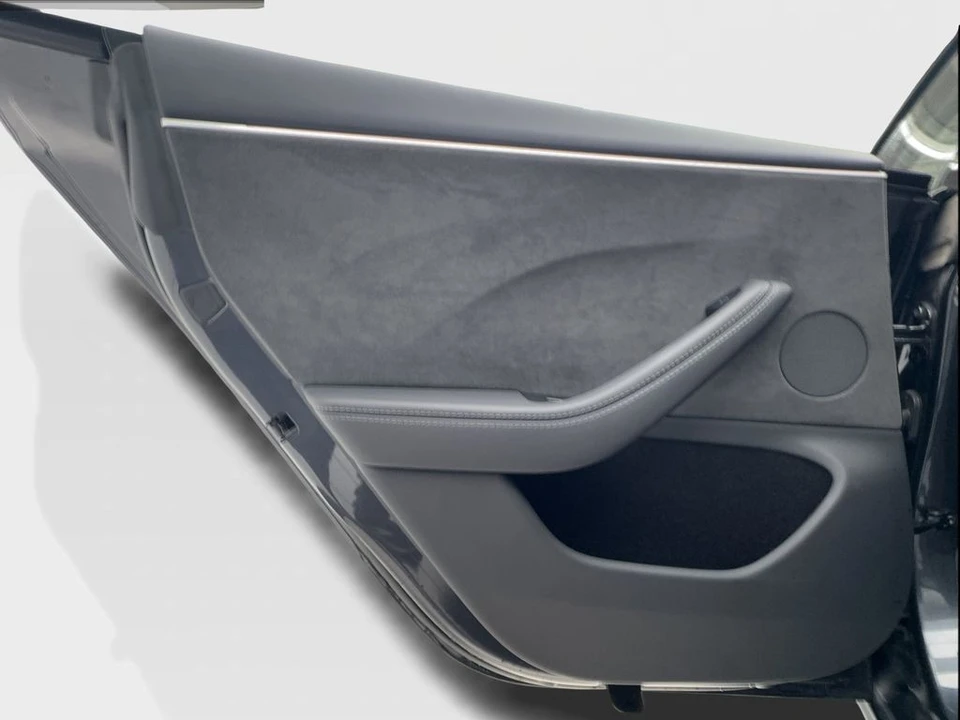 2025 Tesla Model 3 - Image 25 of 31