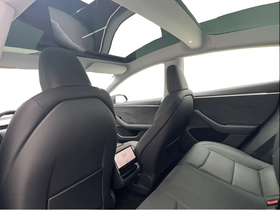 2025 Tesla Model 3 - Image 17 of 31