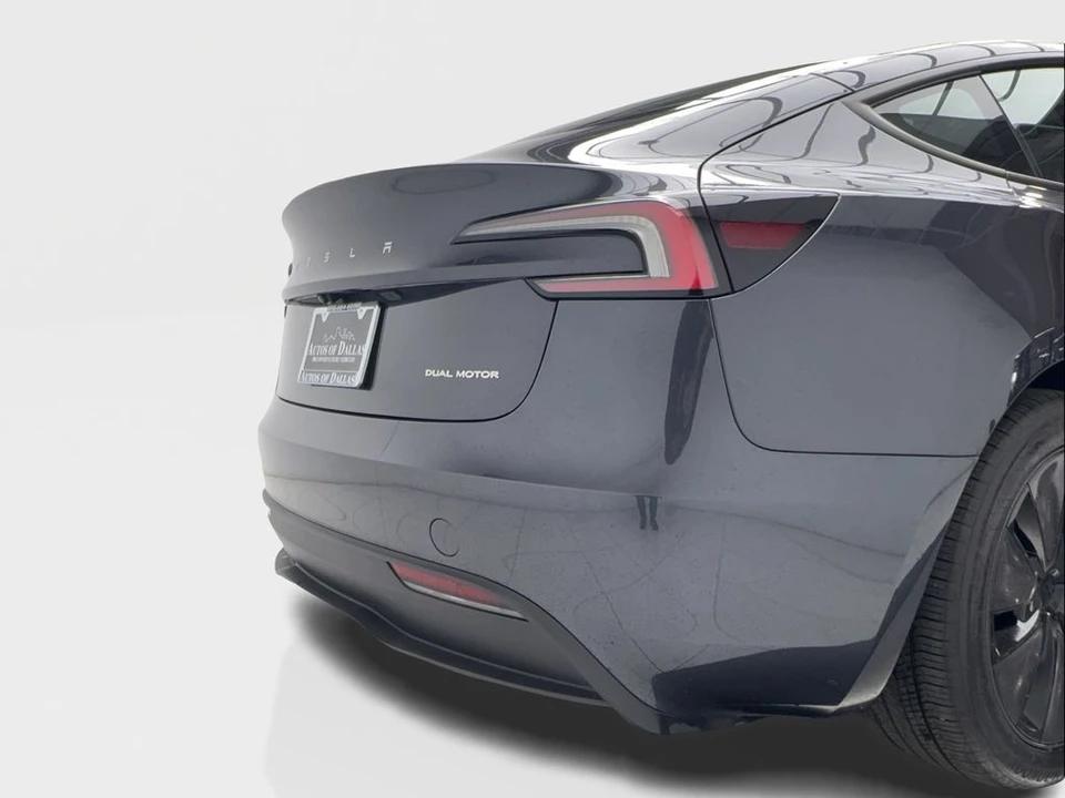 2025 Tesla Model 3 - Image 9 of 31