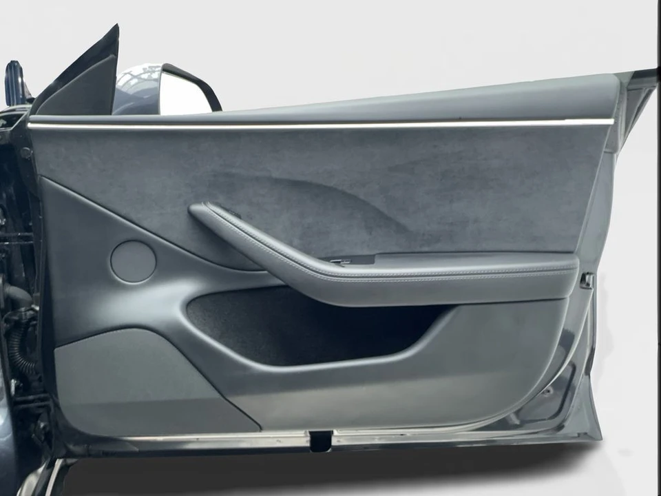 2025 Tesla Model 3 - Image 27 of 31