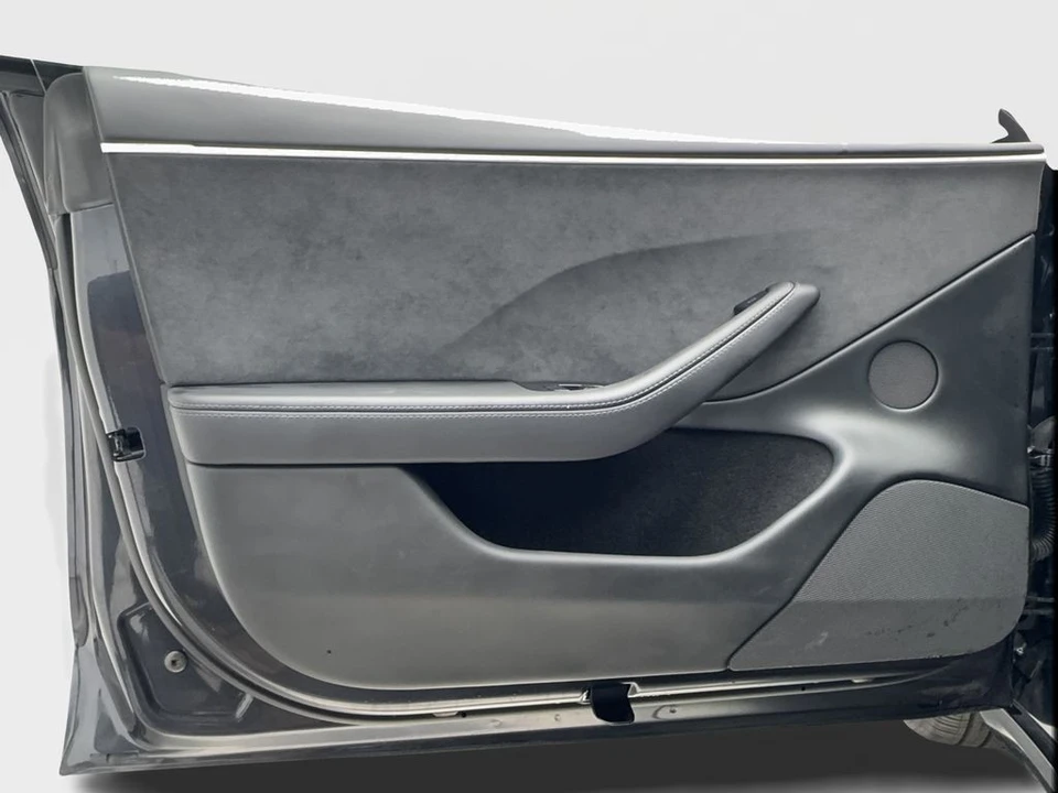 2025 Tesla Model 3 - Image 24 of 31
