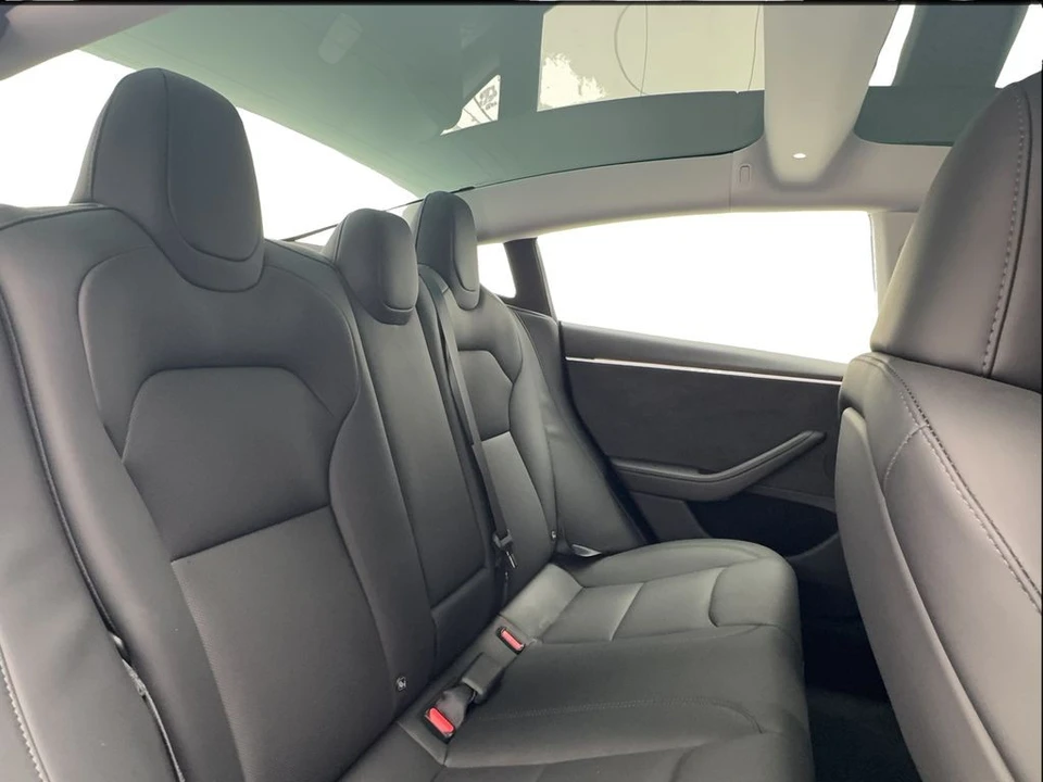 2025 Tesla Model 3 - Image 19 of 31
