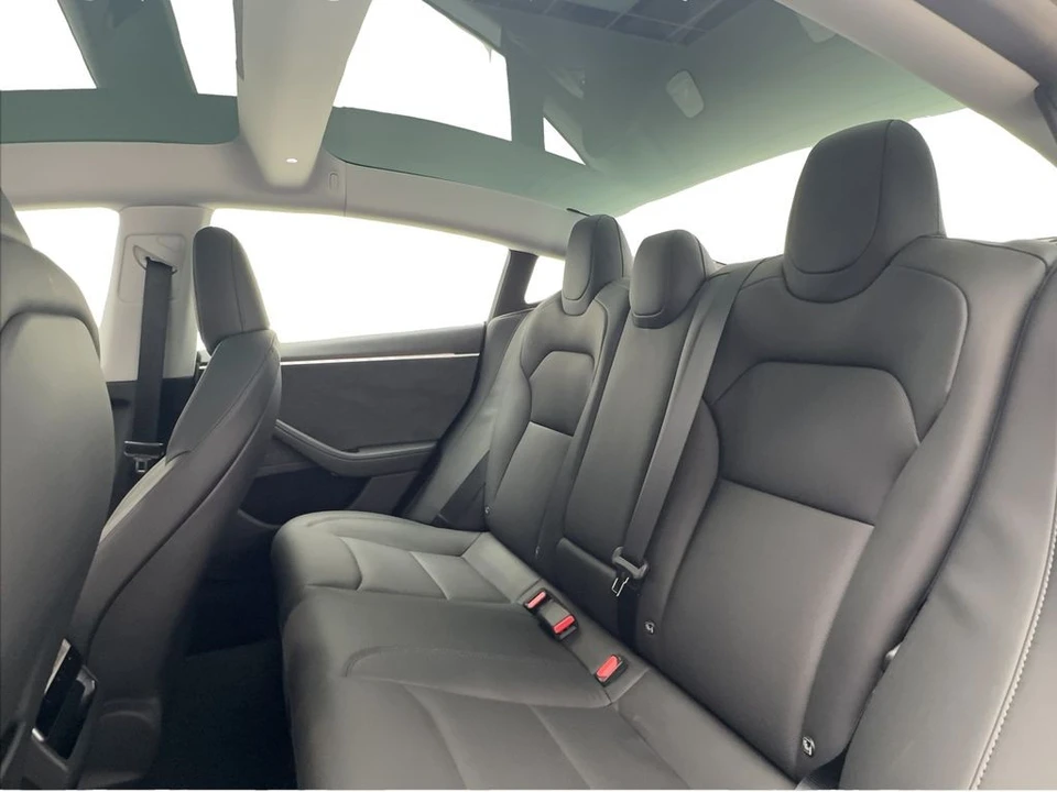 2025 Tesla Model 3 - Image 18 of 31
