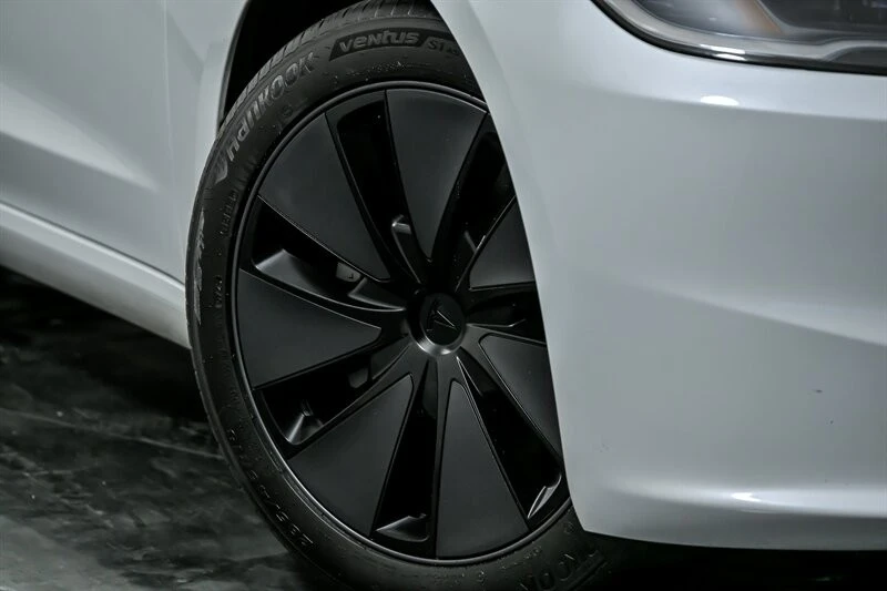 2025 Tesla Model 3 - Image 3 of 21