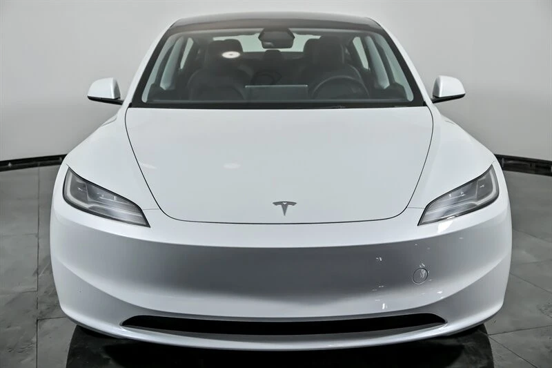 2025 Tesla Model 3 - Image 4 of 21