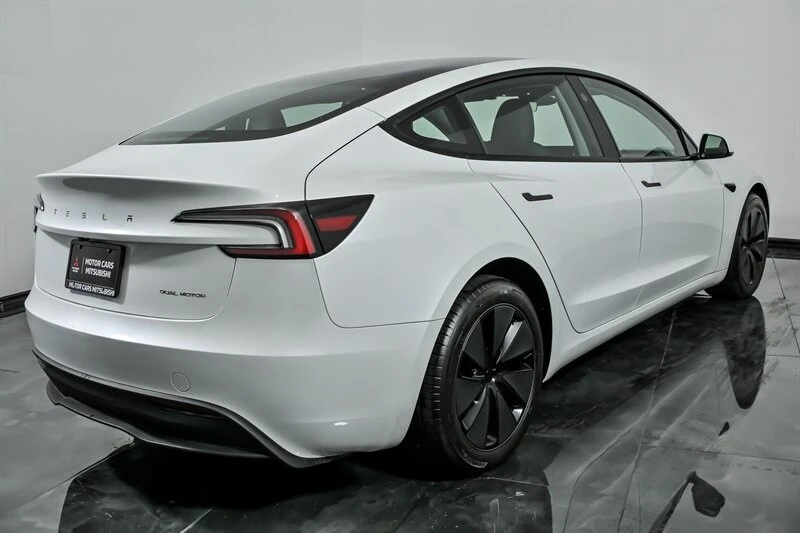 2025 Tesla Model 3 - Image 10 of 21