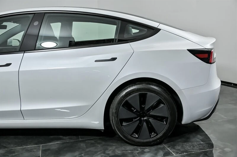 2025 Tesla Model 3 - Image 7 of 21