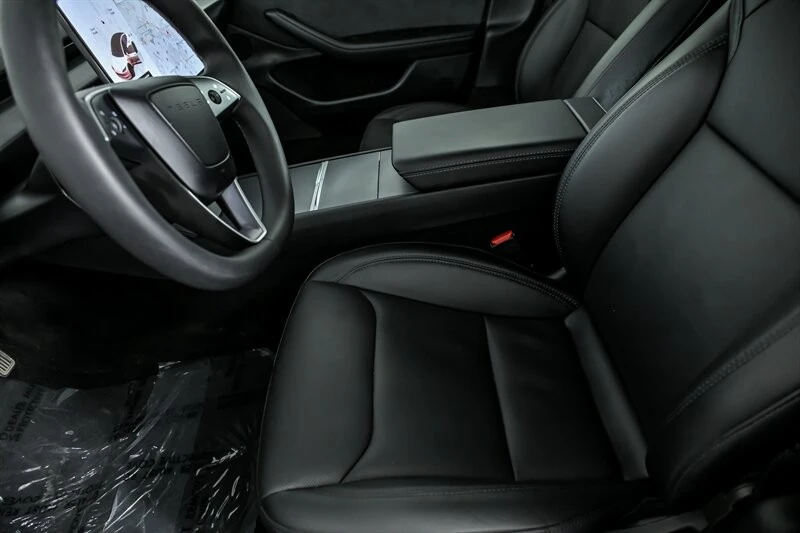 2025 Tesla Model 3 - Image 17 of 21