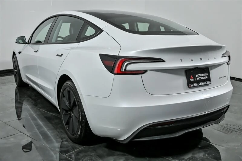 2025 Tesla Model 3 - Image 8 of 21