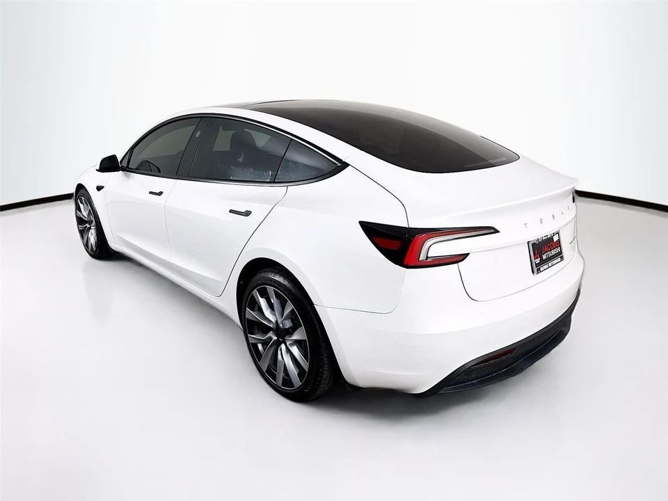 2025 Tesla Model 3 - Image 5 of 14