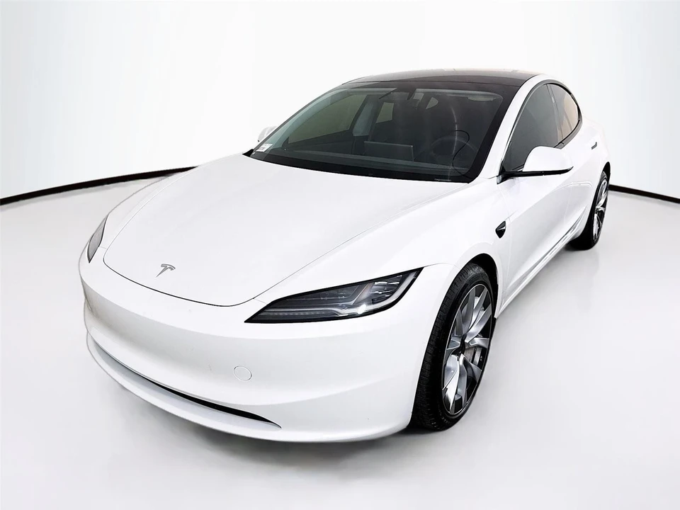 2025 Tesla Model 3 - Image 3 of 14