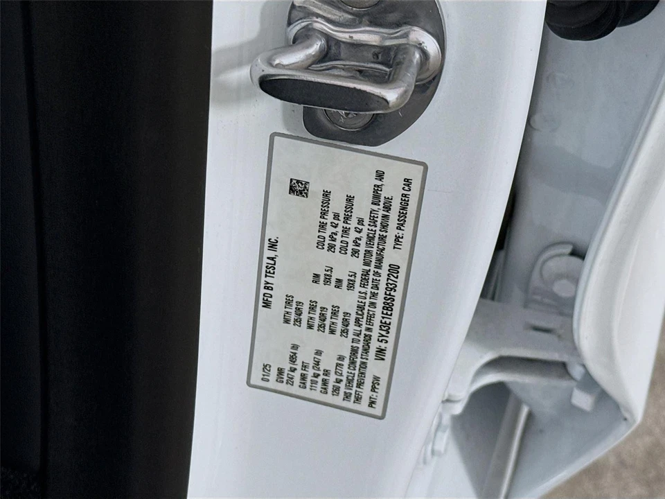 2025 Tesla Model 3 - Image 14 of 14