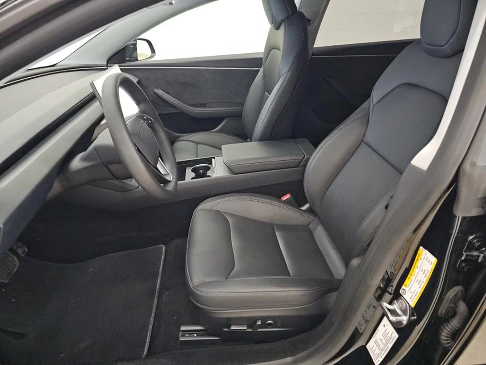 2025 Tesla Model 3 - Image 4 of 10