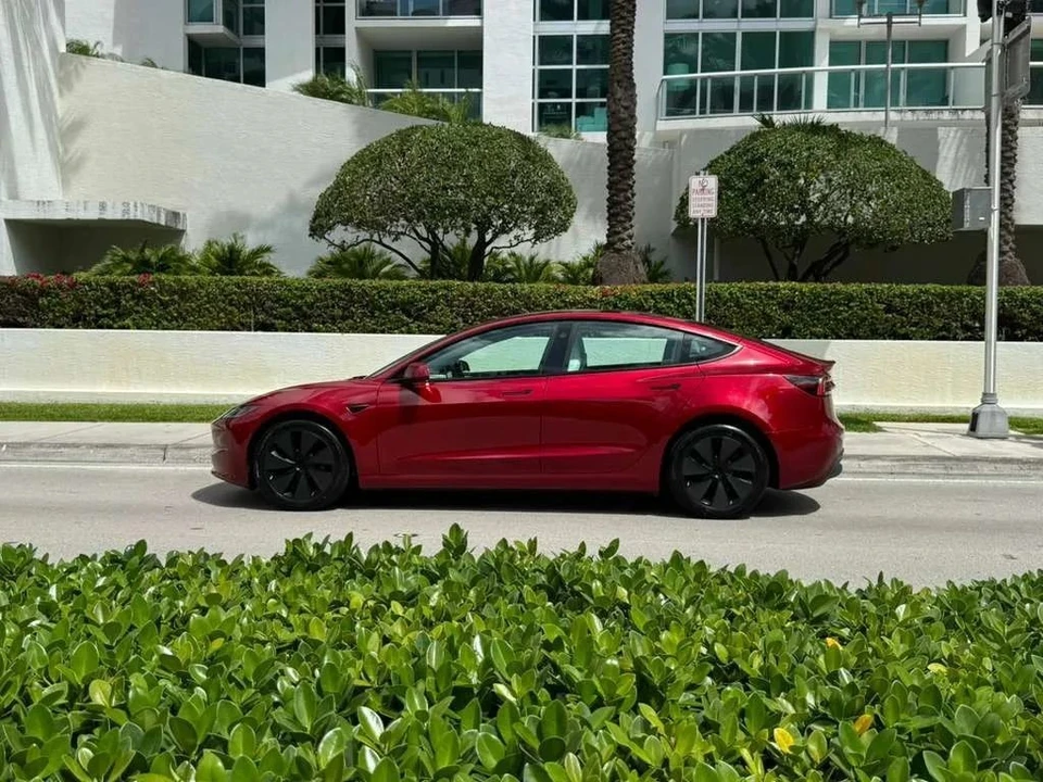 2025 Tesla Model 3 - Image 10 of 12