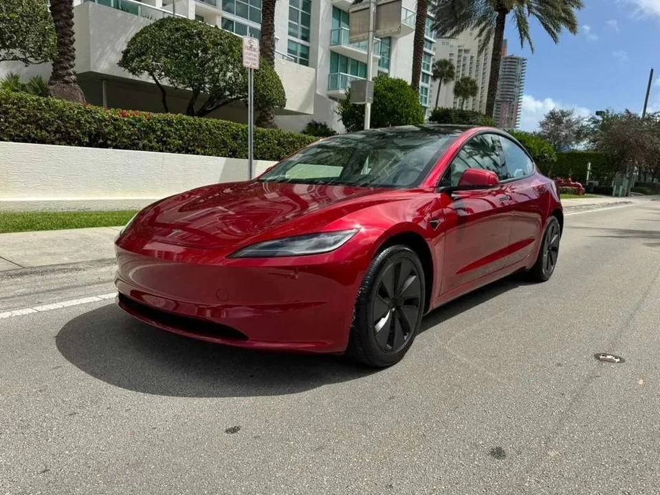 2025 Tesla Model 3 - Image 4 of 12