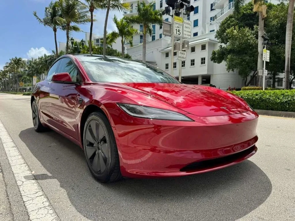2025 Tesla Model 3 - Image 8 of 12