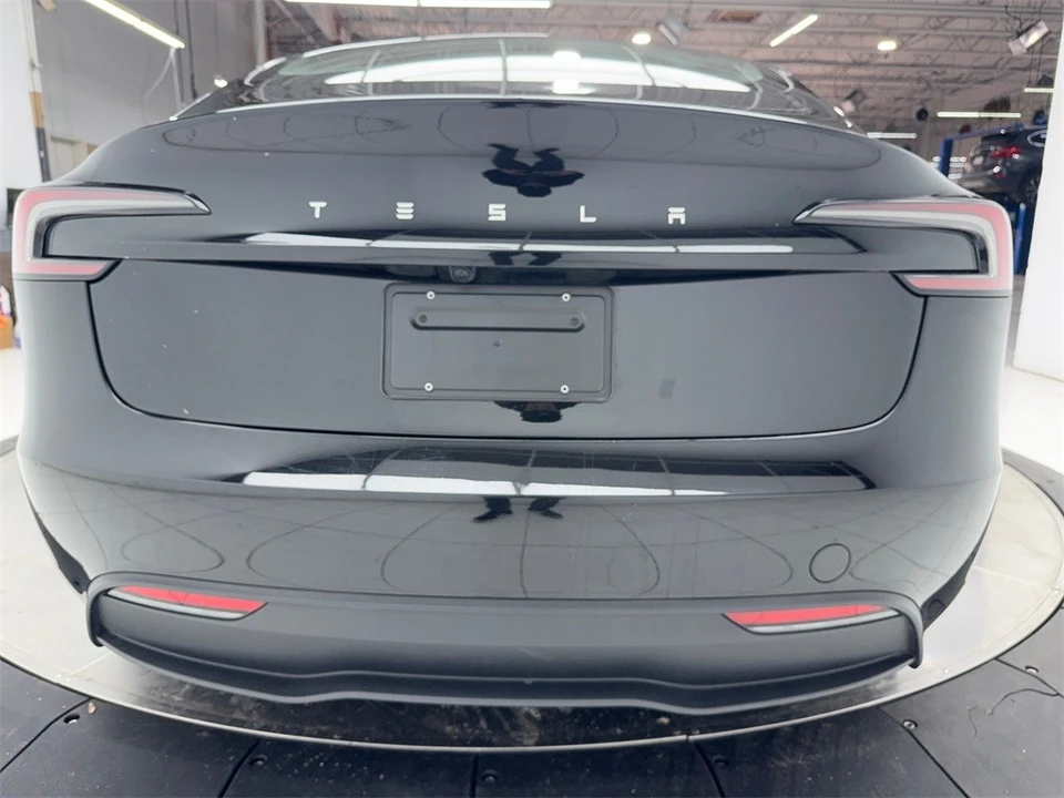 2025 Tesla Model 3 - Image 10 of 12