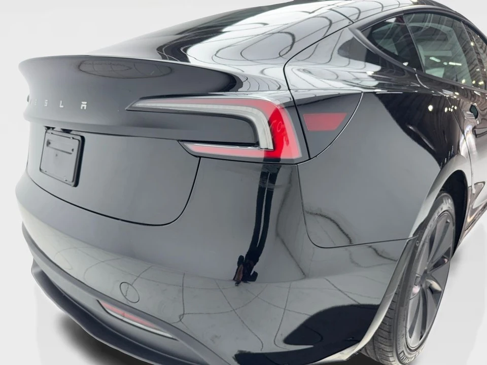 2025 Tesla Model 3 - Image 9 of 21