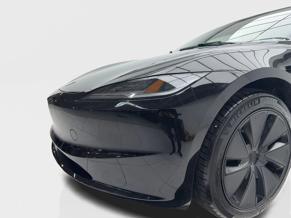 2025 Tesla Model 3 - Image 5 of 21