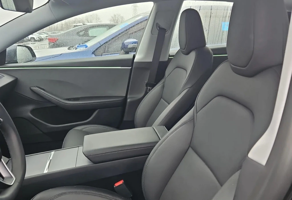 2025 Tesla Model 3 - Image 4 of 10