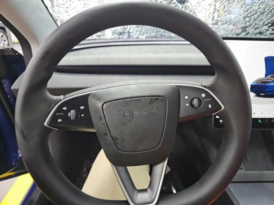 2025 Tesla Model 3 - Image 6 of 10