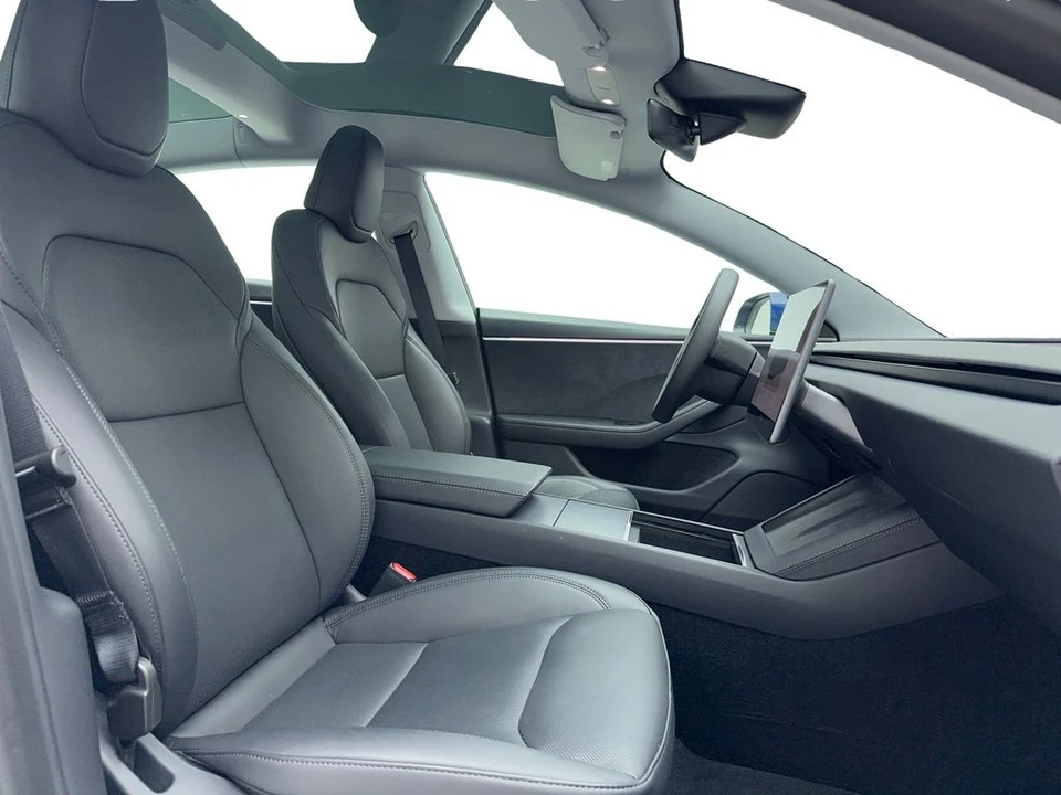 2025 Tesla Model 3 - Image 18 of 21