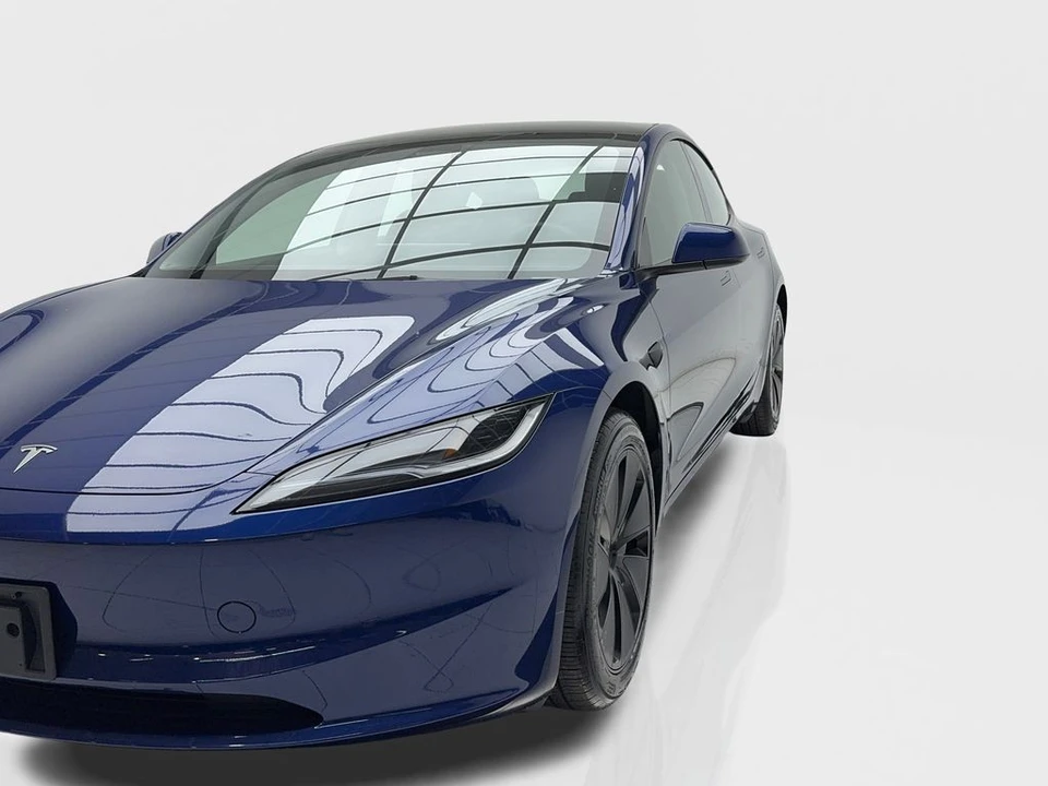 2025 Tesla Model 3 - Image 3 of 21