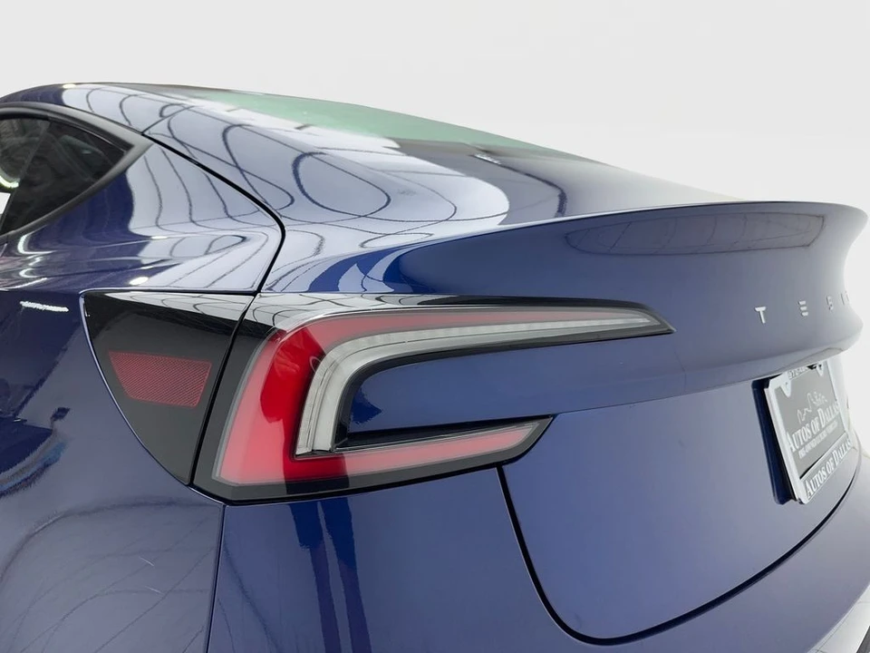 2025 Tesla Model 3 - Image 9 of 21