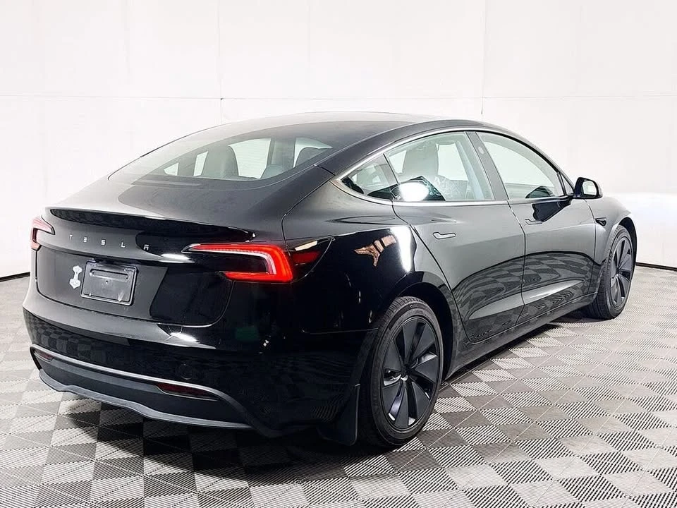 2025 Tesla Model 3 - Image 5 of 9