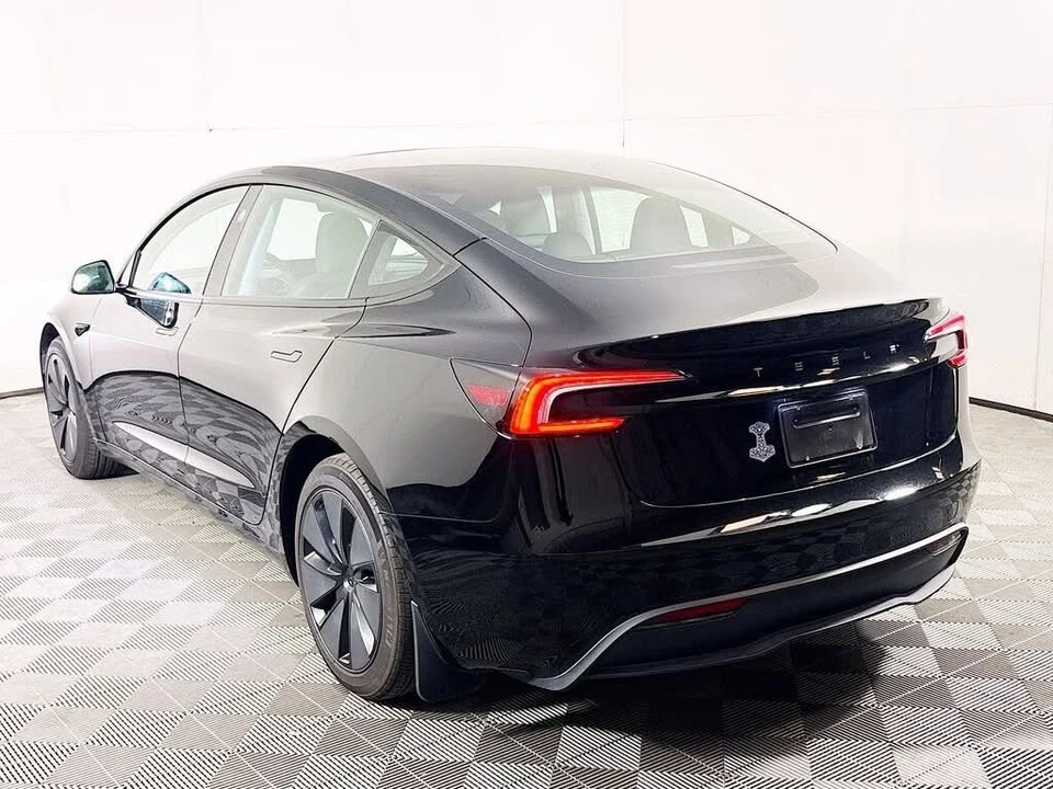 2025 Tesla Model 3 - Image 7 of 9