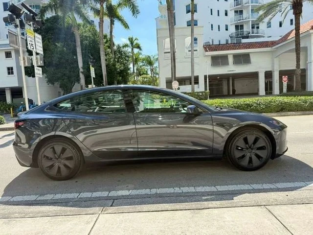 2025 Tesla Model 3 - Image 5 of 12