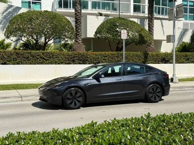 2025 Tesla Model 3 - Image 10 of 12