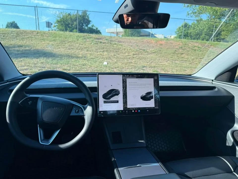 2025 Tesla Model 3 - Image 8 of 16