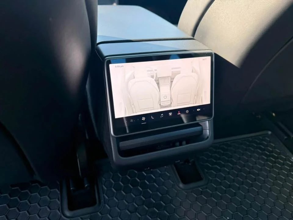 2025 Tesla Model 3 - Image 9 of 16