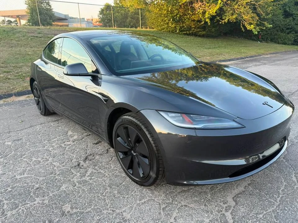 2025 Tesla Model 3 - Image 3 of 16
