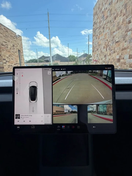 2025 Tesla Model 3 - Image 10 of 19